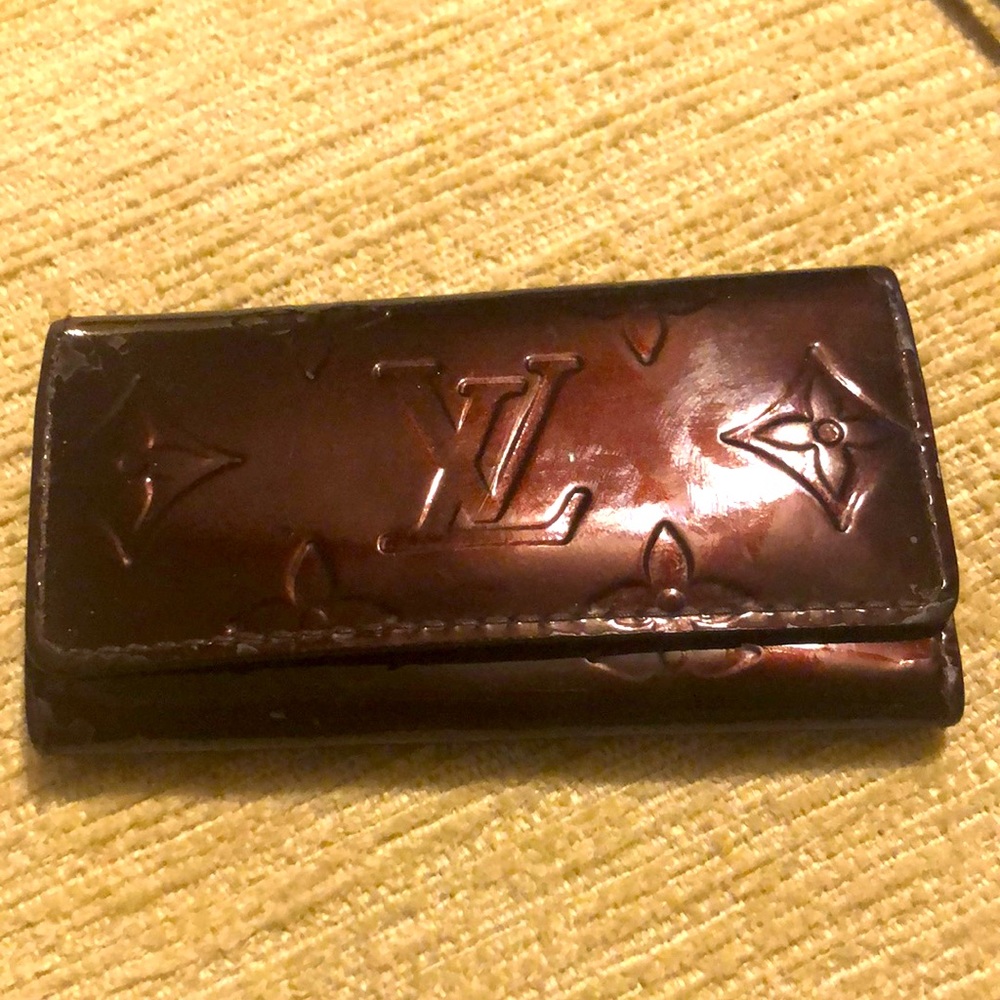 Authentic Louis Vuitton Vernis eggplant color key case